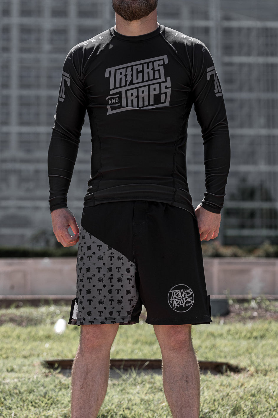 Black and silver no-gi jiu jitsu set by Tricks and Traps